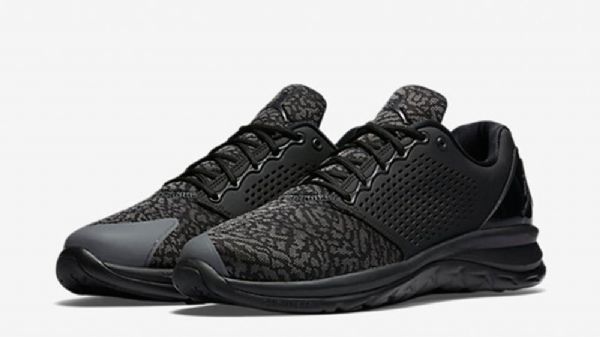 Nike Air Jordan Trainer St Triple Kengät Miehille Musta