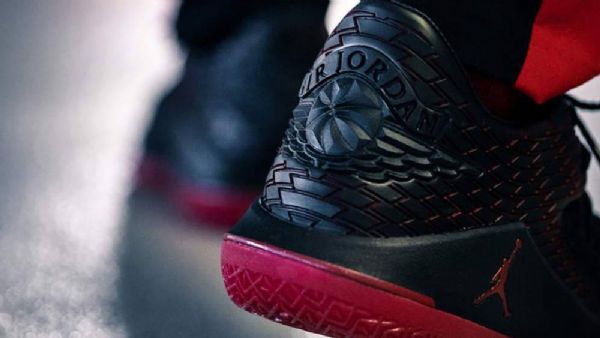 Nike Air Jordan 32 Matalat Kengät Miehille Musta Punainen