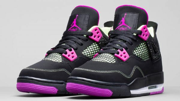 Nike Air Jordan 4 Gs Neonkengät Miehille Musta Vaaleanpunainen