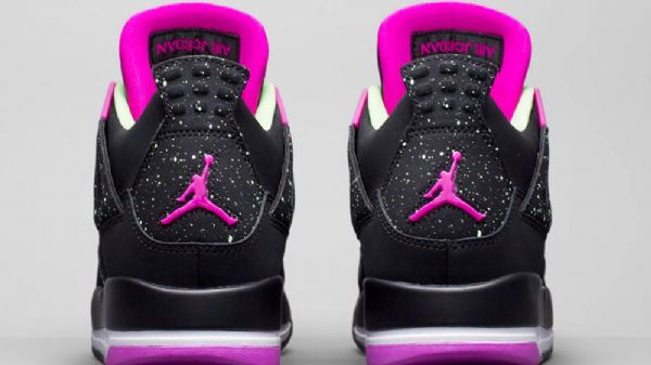 Nike Air Jordan 4 Gs Neonkengät Miehille Musta Vaaleanpunainen