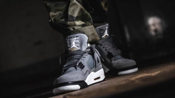 Nike Air Jordan 4 Kengät Miehille Harmaa