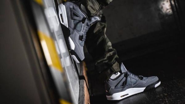 Nike Air Jordan 4 Kengät Miehille Harmaa