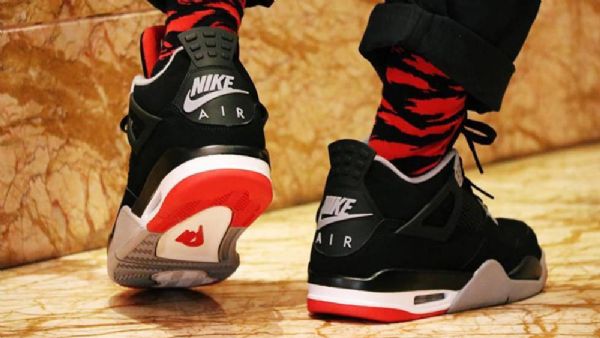 Nike Air Jordan 4 Leveät Miesten Kengät Musta