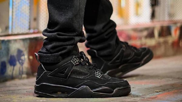 Nike Air Jordan 4 Miesten Kengät Musta