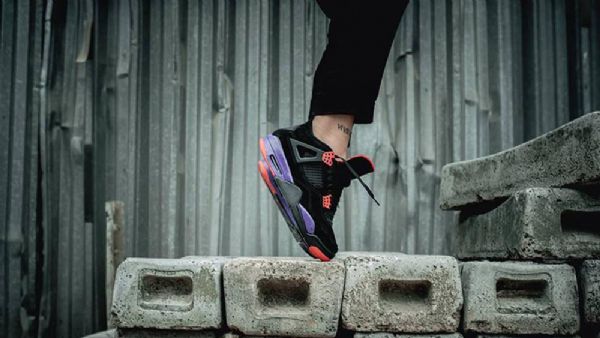 Nike Air Jordan 4 Raptors Kengät Miehille Mustat