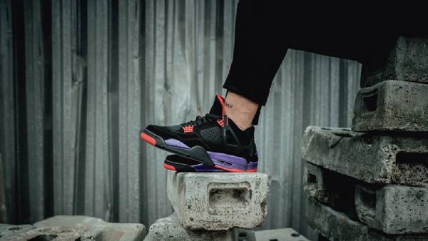 Nike Air Jordan 4 Raptors Kengät Miehille Mustat