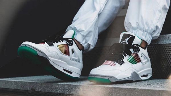 Nike Air Jordan 4 Rasta Kengät Miehille Valkoinen