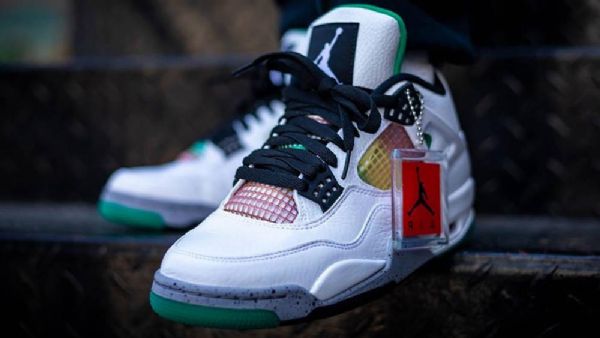 Nike Air Jordan 4 Rasta Kengät Miehille Valkoinen