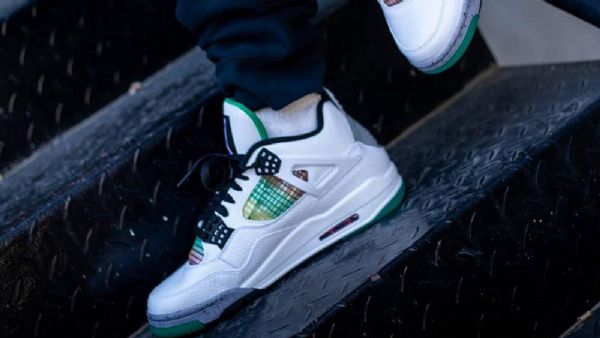 Nike Air Jordan 4 Rasta Kengät Miehille Valkoinen