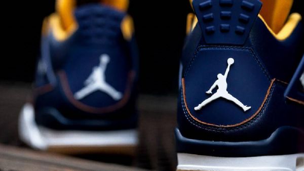 Nike Air Jordan 4 Retrokengät Miehille Laivastonsininen Kulta