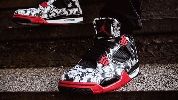 Nike Air Jordan 4 Tatuointikengät Miehille Monivärinen