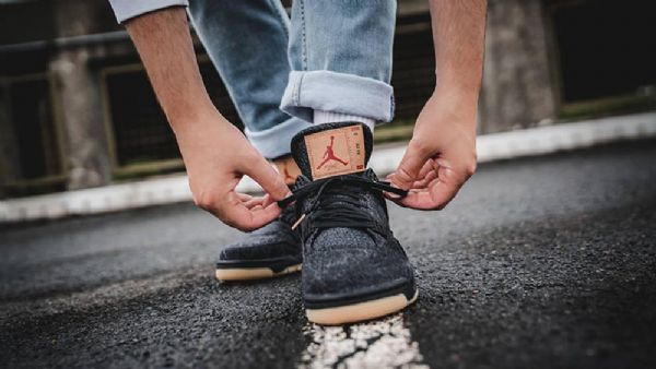Nike Levis Air Jordan 4 Miesten Kengät Musta