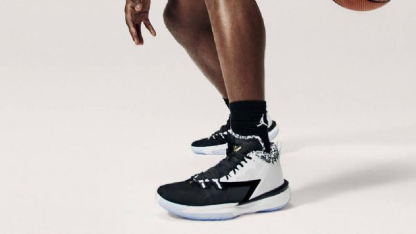 Nike Zion Williamson Jordan 1 Gen Kengät Miehille Mustavalkoinen
