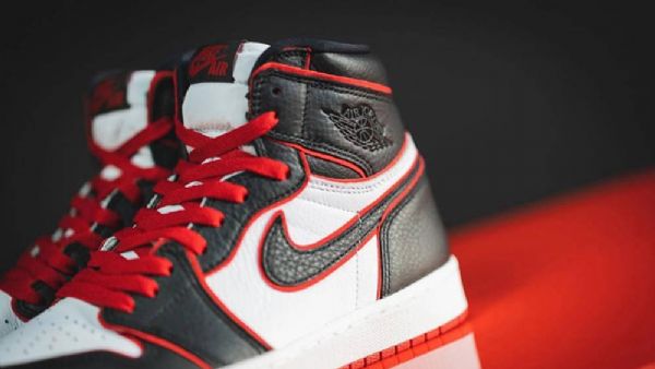 Nike Air Jordan 1 Bloodline Kengät Naisille Musta Valkoinen Punainen