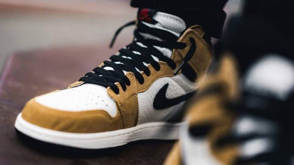 Nike Air Jordan 1 High Topit Og Rookie Of The Year Kengät Miehille Keltainen Valkoinen