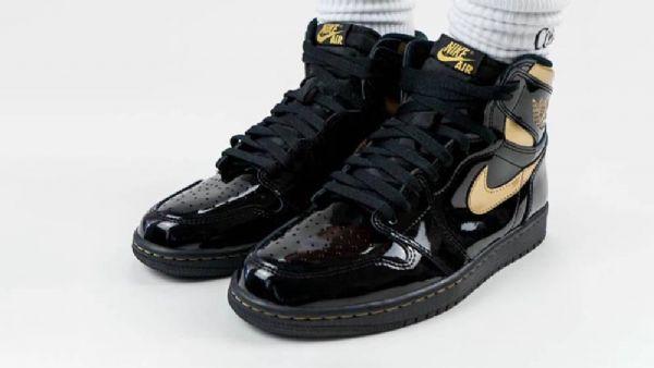 Nike Air Jordan 1 High Tops Og Patenttikengät Naisille Musta Kulta