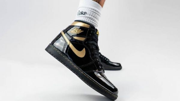 Nike Air Jordan 1 High Tops Og Patenttikengät Naisille Musta Kulta