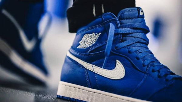 Nike Air Jordan 1 Hyper Royal Kengät Miehille Siniset