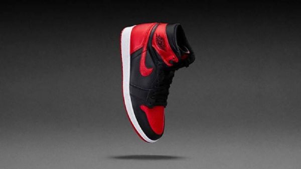 Nike Air Jordan 1 Korkeat Topit Leveät Kengät Miehille Musta Punainen