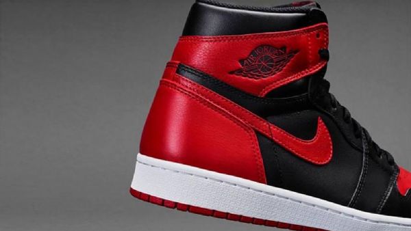 Nike Air Jordan 1 Korkeat Topit Leveät Kengät Miehille Musta Punainen