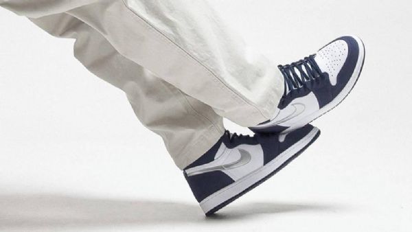 Nike Air Jordan 1 Korkeat Topit Og Japan Kengät Miehille Laivastonsininen