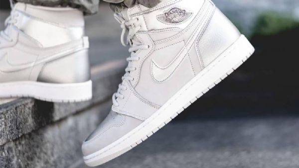 Nike Air Jordan 1 Korkeat Topit Og Japan Kengät Naisille Harmaa