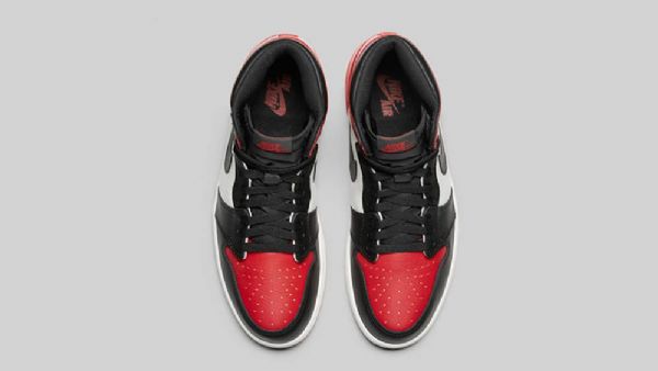 Nike Air Jordan 1 Leveävarvaskengät Miehille Musta Valkoinen Punainen