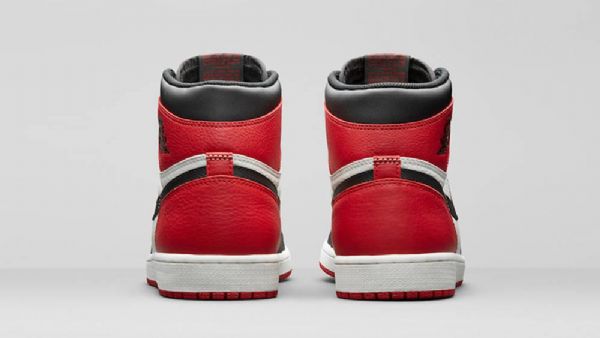Nike Air Jordan 1 Leveävarvaskengät Miehille Musta Valkoinen Punainen