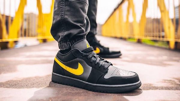 Nike Air Jordan 1 Matalat Kengät Miehille Musta Keltainen