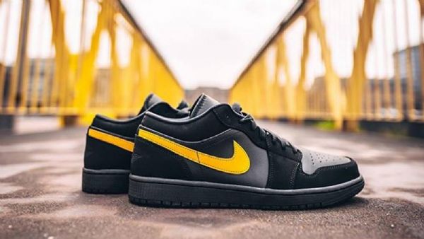 Nike Air Jordan 1 Matalat Kengät Miehille Musta Keltainen