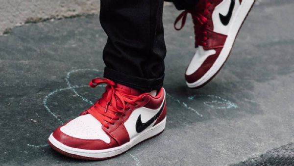 Nike Air Jordan 1 Matalat Kengät Naisille Punainen