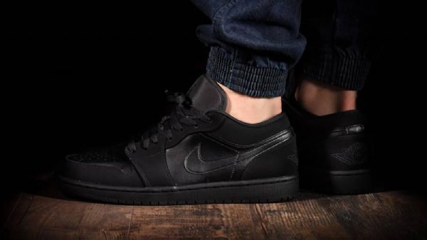 Nike Air Jordan 1 Matalat Miesten Kolmikengät Mustat