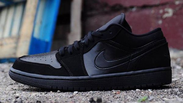 Nike Air Jordan 1 Matalat Miesten Kolmikengät Mustat