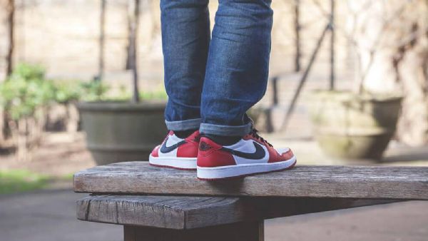 Nike Air Jordan 1 Matalat Topit Chicagon Kengät Miehille Punainen Valkoinen Musta