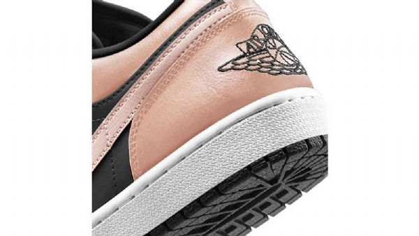 Nike Air Jordan 1 Matalat Topit Crimson Tint Kengät Naisille Musta Coral