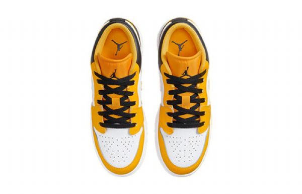 Nike Air Jordan 1 Matalat Topit Gs Koripallokengät Miehille Kultavalkoinen