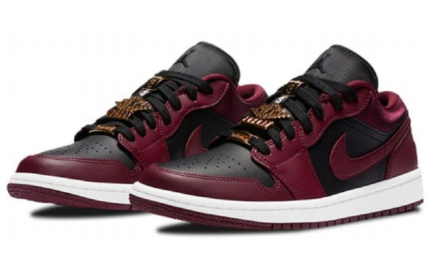 Nike Air Jordan 1 Matalat Topit Se Retro Koripallokengät Naisille Burgundy Valkoinen