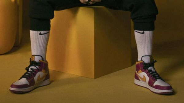 Nike Air Jordan 1 Mid Tops Dia De Muertos (kuolleiden Päivä) Kengät Miehille Purppura Valkoinen