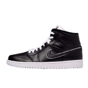 Nike Air Jordan 1 Mid Tops Ehkä Kengät Miehille Musta