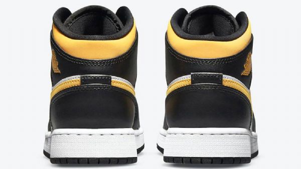 Nike Air Jordan 1 Mid Tops Gs Kengät Miehille Musta Valkokulta