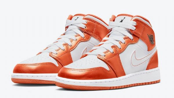 Nike Air Jordan 1 Mid Tops Gs Kengät Naisille Valkooranssi