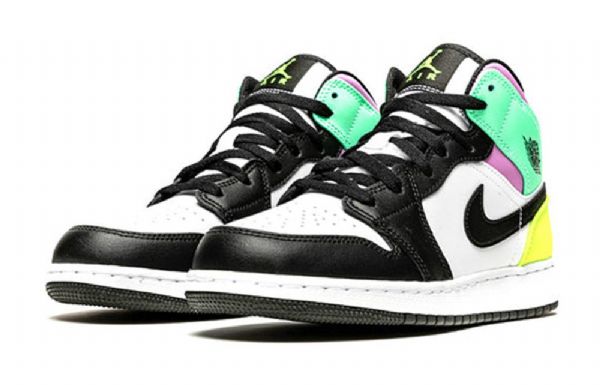 Nike Air Jordan 1 Mid Tops Gs Koripallokengät Miehille Monivärinen