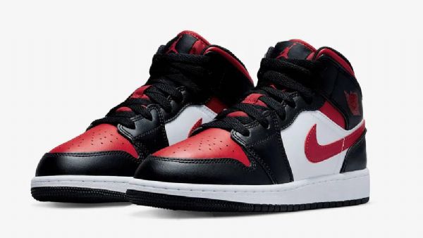 Nike Air Jordan 1 Mid Tops Gs Leveävarvaskengät Naisille Musta Punainen Valkoinen