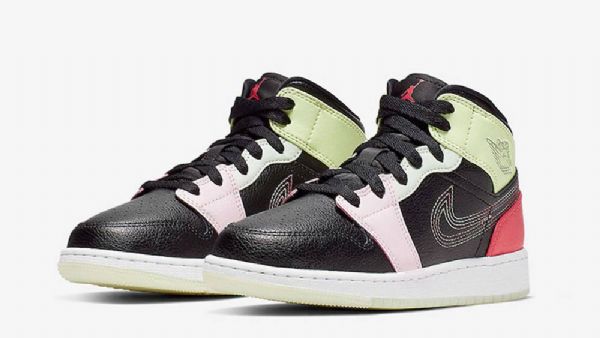 Nike Air Jordan 1 Mid Tops Hehkuva Topit Gs Miesten Kengissä Monivärinen