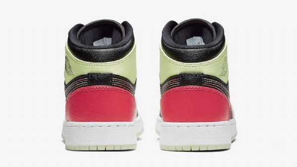 Nike Air Jordan 1 Mid Tops Hehkuva Topit Gs Miesten Kengissä Monivärinen