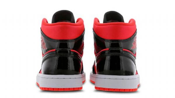 Nike Air Jordan 1 Mid Tops Hot Punch Kengät Naisille Musta Punainen