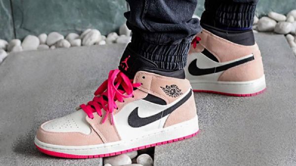 Nike Air Jordan 1 Mid Tops Hyperkengät Naisten Vaaleanpunainen