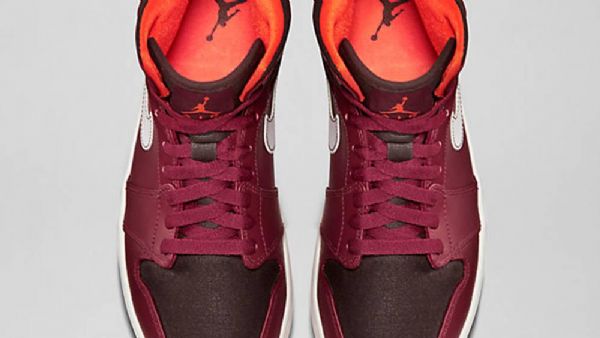 Nike Air Jordan 1 Mid Tops Joukkuekengät Miehille Punainen