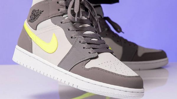 Nike Air Jordan 1 Mid Tops Kengät Miehille Harmaa