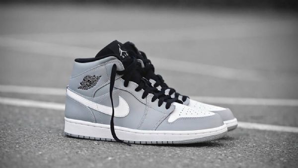 Nike Air Jordan 1 Mid Tops Kengät Miehille Harmaa